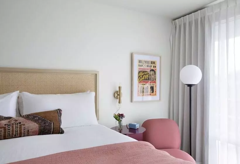 مُتل The Starlight Motor Inn