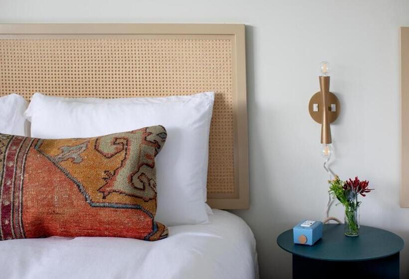 مُتل The Starlight Motor Inn