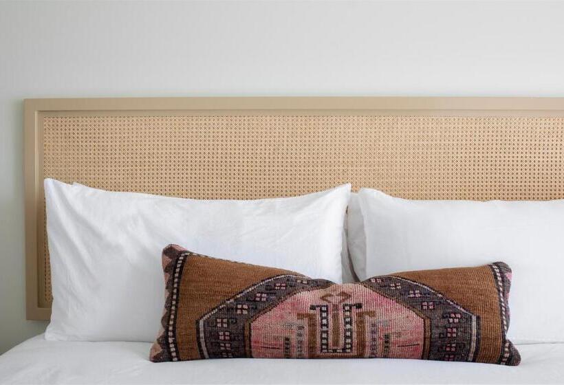 مُتل The Starlight Motor Inn