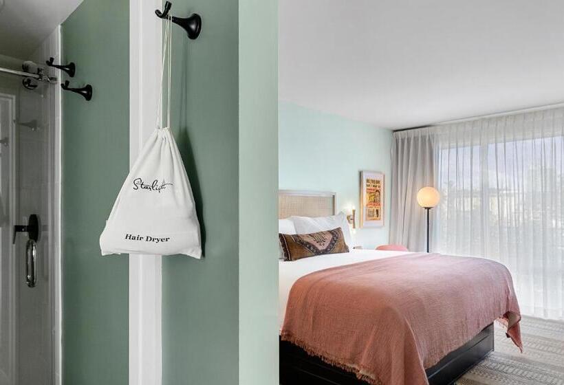 مُتل The Starlight Motor Inn