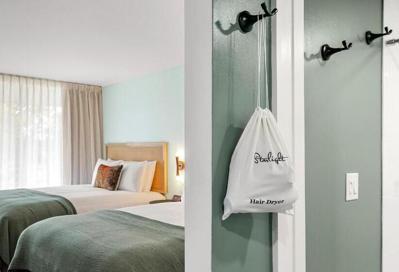 مُتل The Starlight Motor Inn