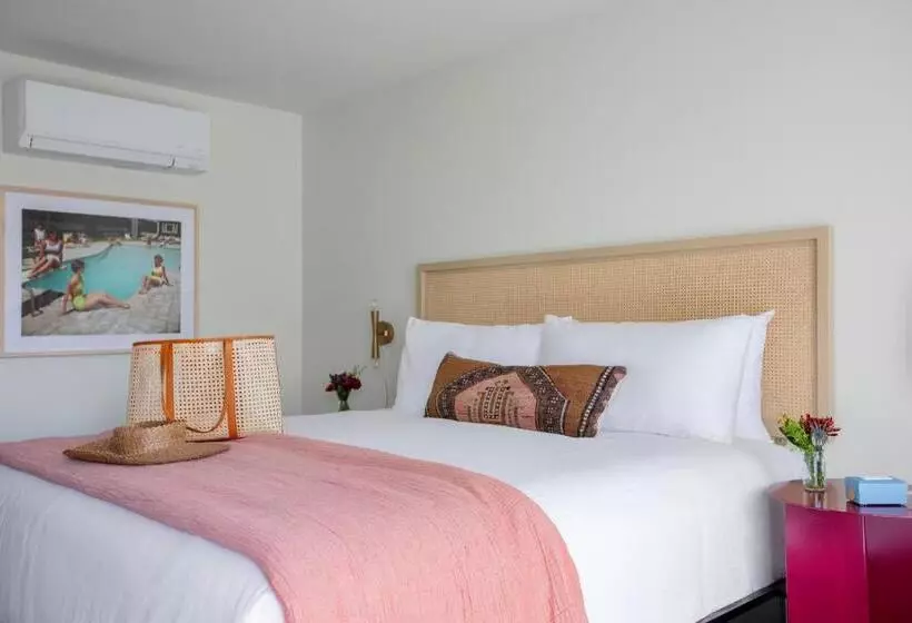 مُتل The Starlight Motor Inn