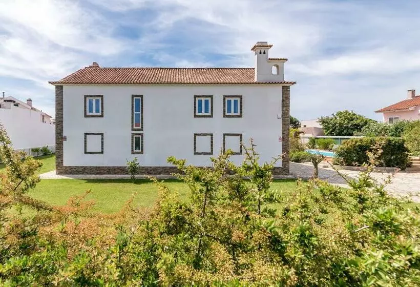 ペンション Vip House   Pool & Beach In Caparica