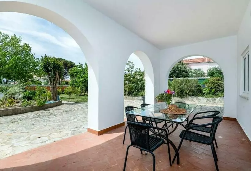 ペンション Vip House   Pool & Beach In Caparica