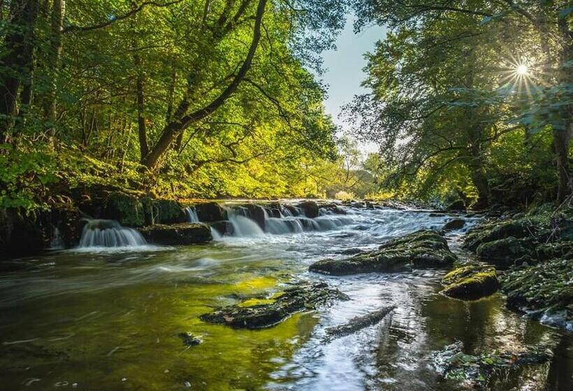 منتجع Lowther Park