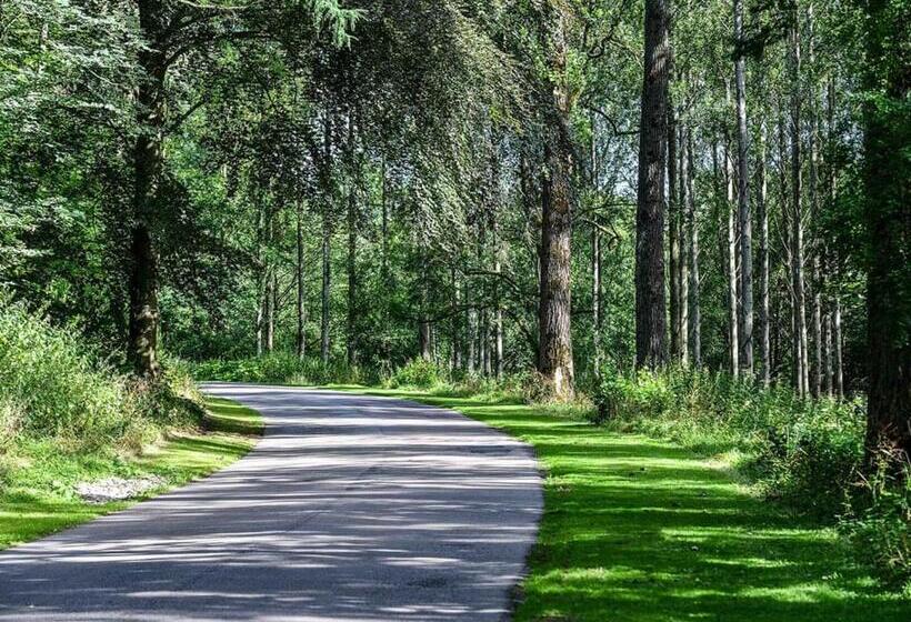 منتجع Lowther Park