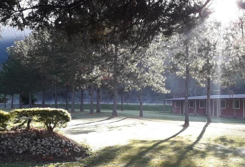 Herberge Pousada E Restaurante Village Mantovani