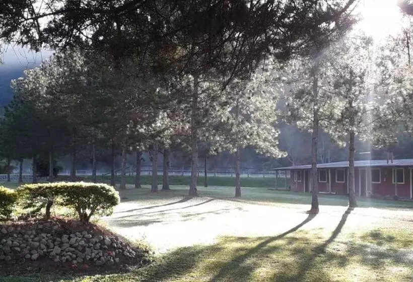 ユースホステル Pousada E Restaurante Village Mantovani