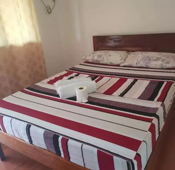 Aamiaismajoitus (B&B) Two Season Tourist Inn