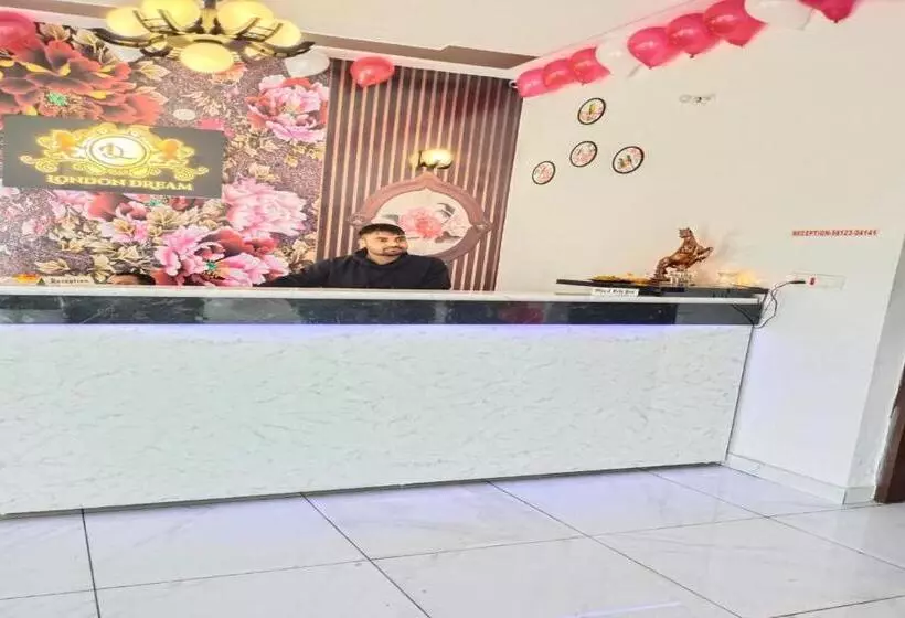 ホテル Oyo 86482 Inn London Dream Restaurant