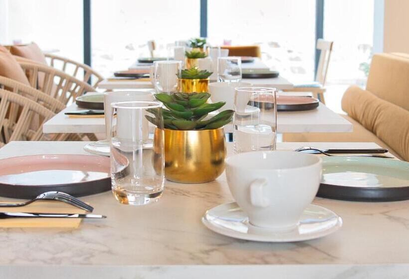 هتل Yac Paris Clichy, A Member of Radisson Individuals