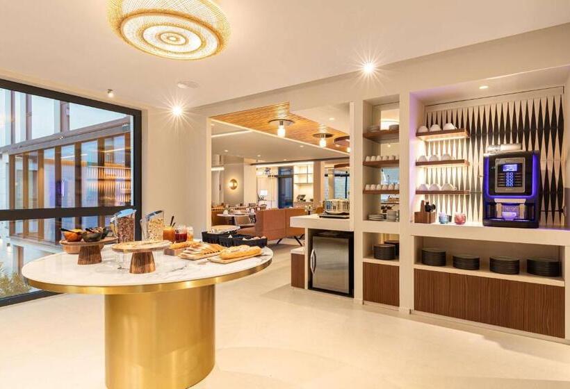 هتل Yac Paris Clichy, A Member of Radisson Individuals