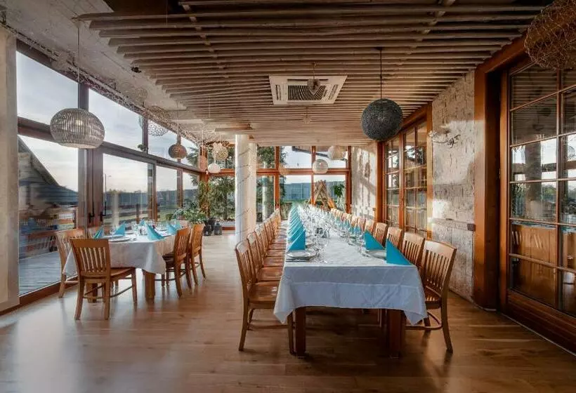 ユースホステル Dwór świętoszówka