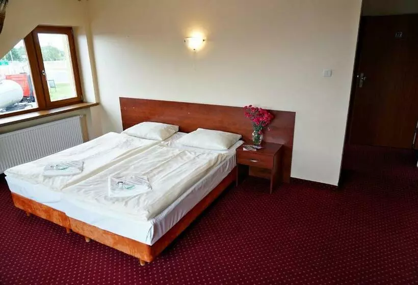 ユースホステル Dwór świętoszówka