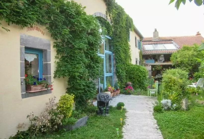 Aamiaismajoitus (B&B) Chambres D Hôtes Le Peyroux