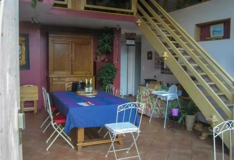 Aamiaismajoitus (B&B) Chambres D Hôtes Le Peyroux