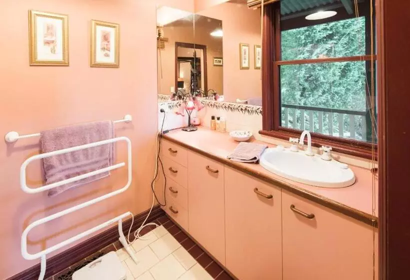 Aamiaismajoitus (B&B) Rustic Refuge Guesthouse