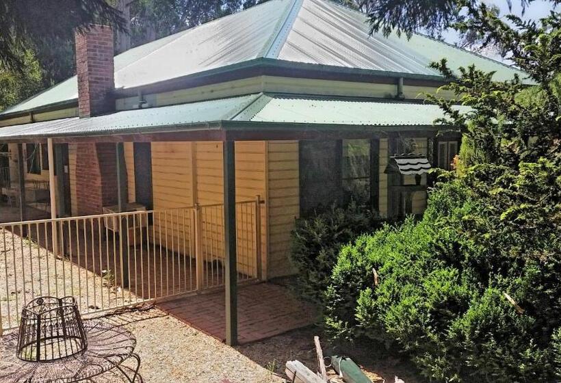 Bed and Breakfast Rustic Refuge Guesthouse