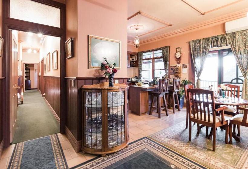 Bed and Breakfast Rustic Refuge Guesthouse