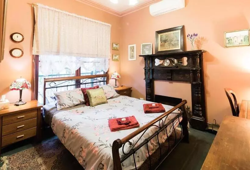 Aamiaismajoitus (B&B) Rustic Refuge Guesthouse