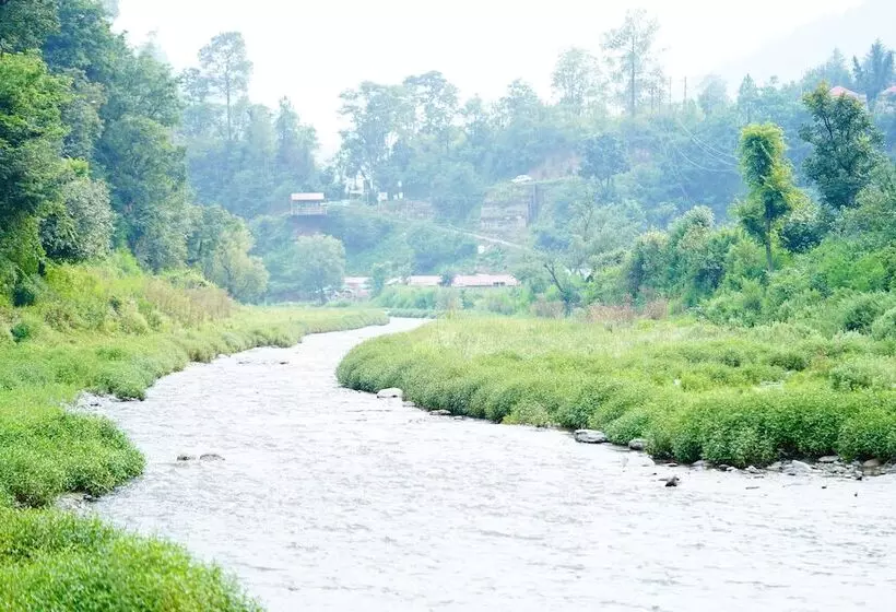 ホテル Kainaat A Riverside Homestay