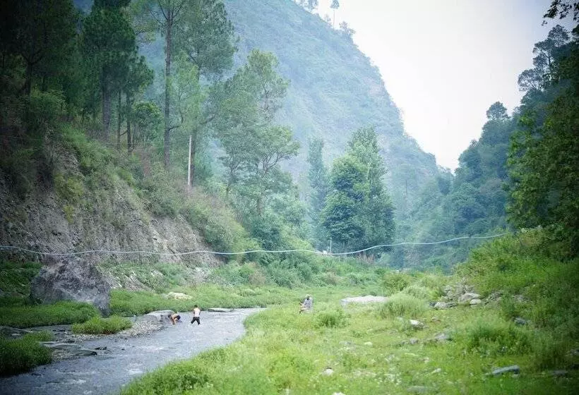 ホテル Kainaat A Riverside Homestay