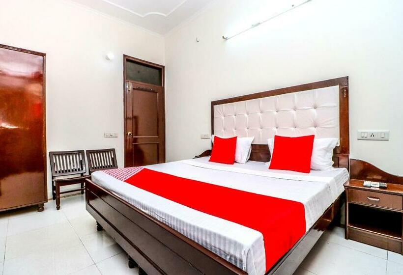 ホテル Oyo 11036 Preet Lodge Mohali