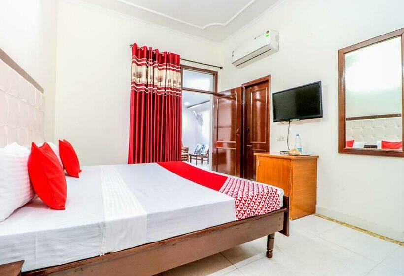 ホテル Oyo 11036 Preet Lodge Mohali