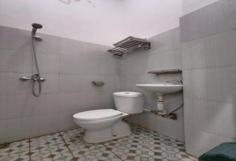 בית מלון כפרי Oyo 92207  Koperasi