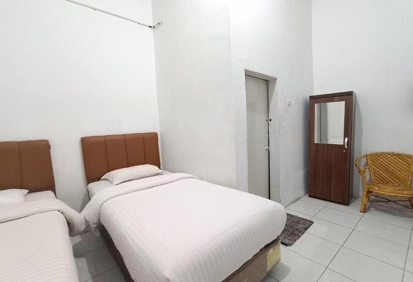 בית מלון כפרי Oyo 92207  Koperasi