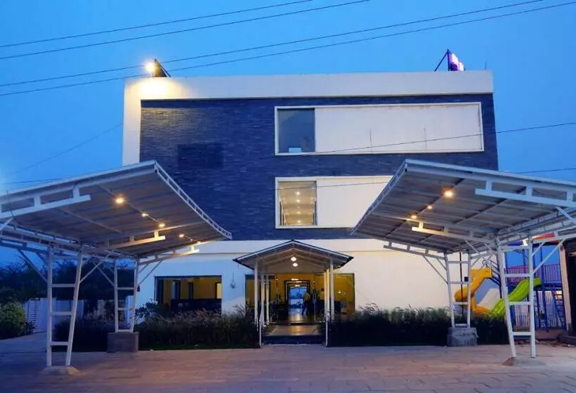 Hotelli Sannidhi Emerald