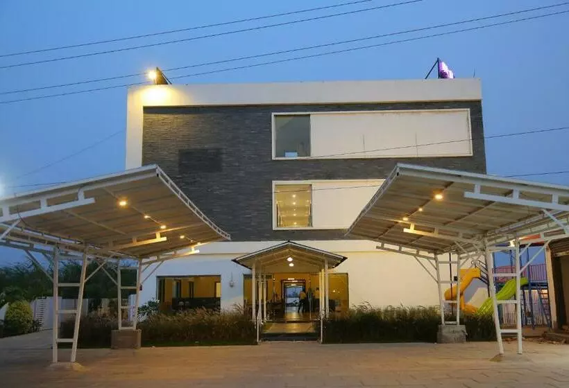 Hotelli Sannidhi Emerald