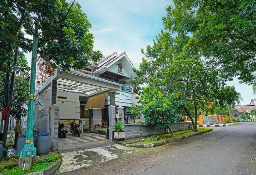 Отель Mitra Dago Antapani Bandung