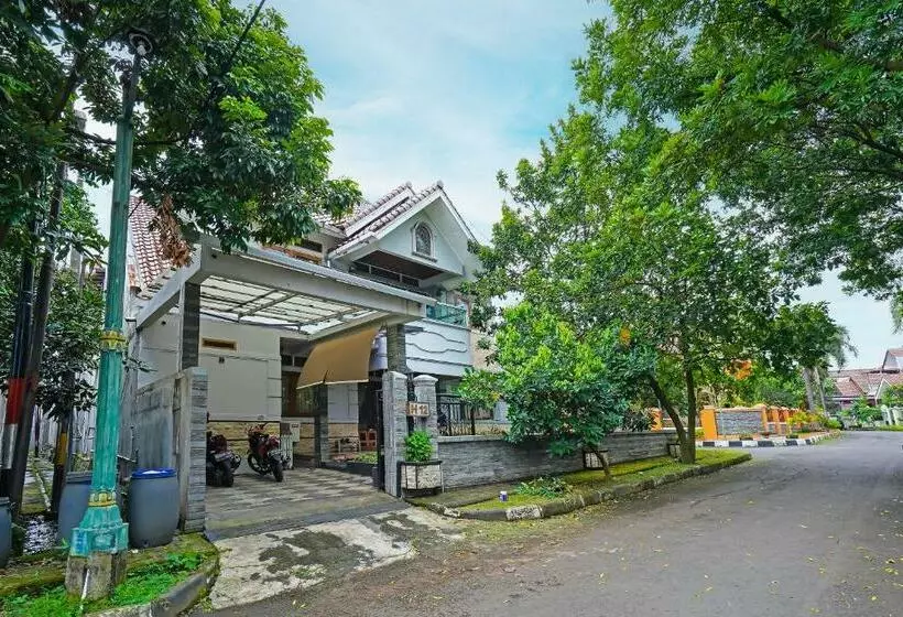 ホテル Mitra Dago Antapani Bandung