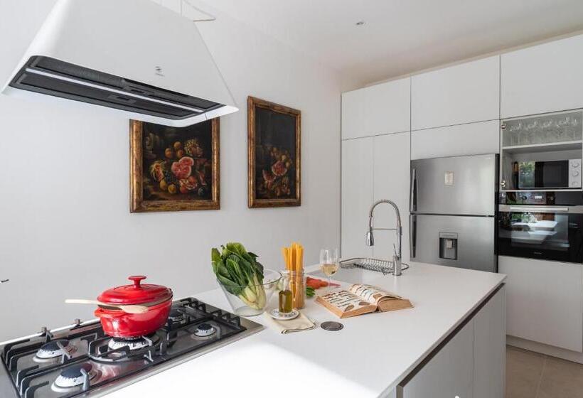 膳宿费 Domus Orestea Luxury Suites