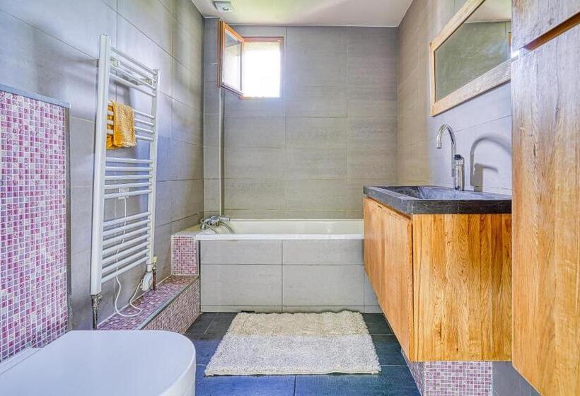 پانسیون Greg & Theo S