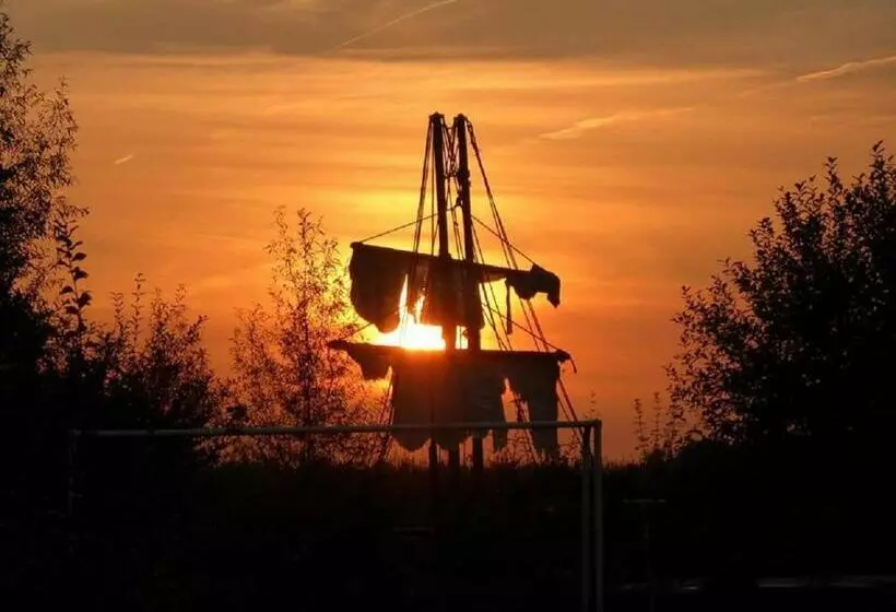 B&b Pipowagen Het Wellnesst Op Wellness Camping En B&b Stoltenborg