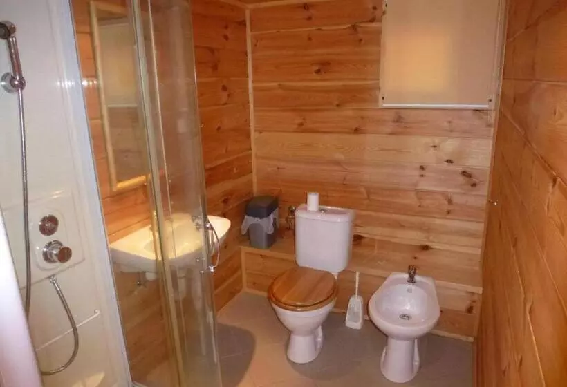 Retkeilymaja Restaurace Vráž