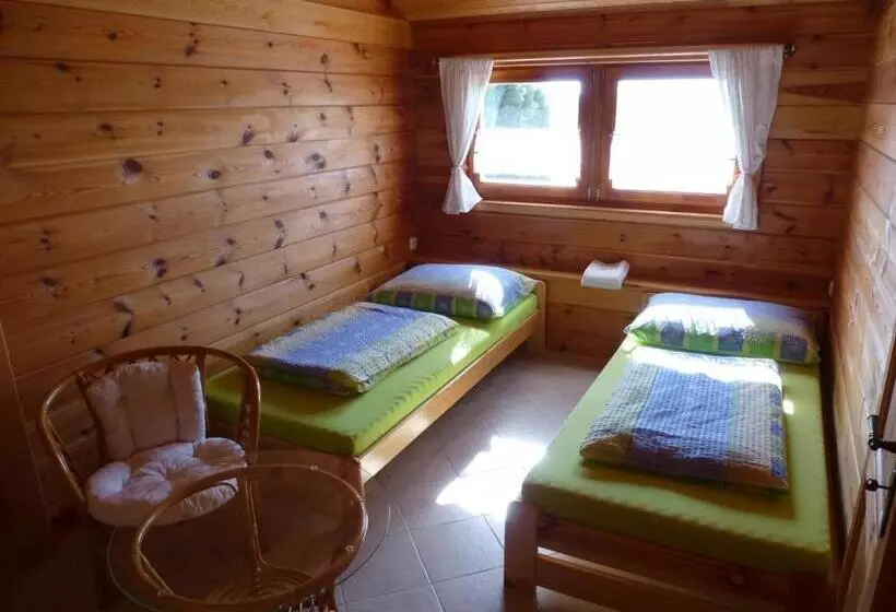 Retkeilymaja Restaurace Vráž