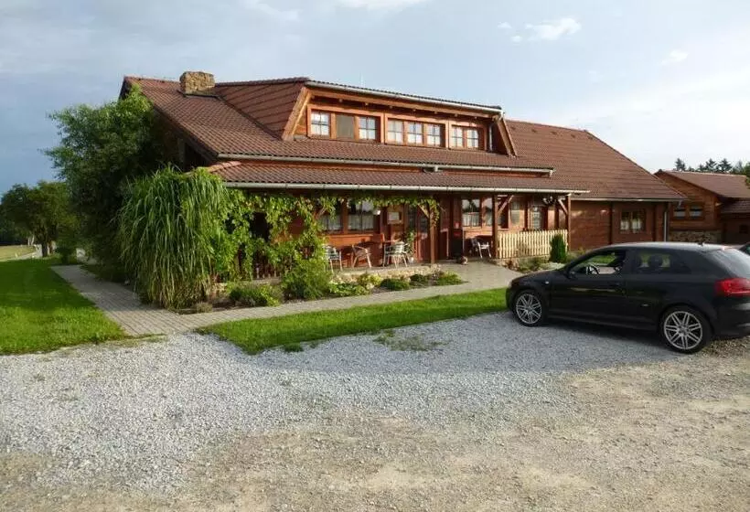 Retkeilymaja Restaurace Vráž