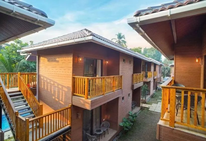 ホテル Treehouse Mars Beach Cottages