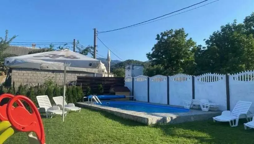 Majatalo бялата къща