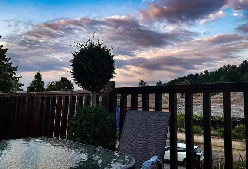 Majatalo бялата къща