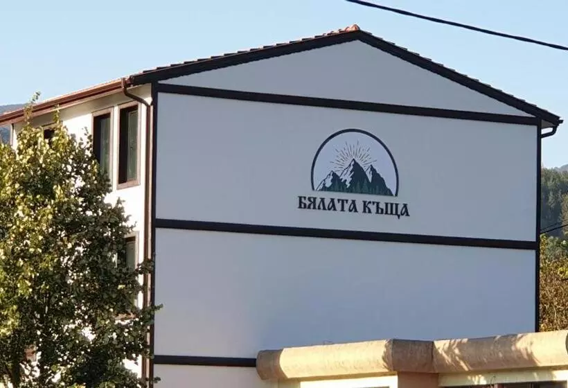 Majatalo бялата къща