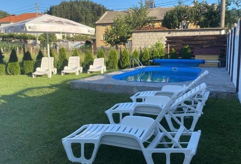 פנסיון бялата къща