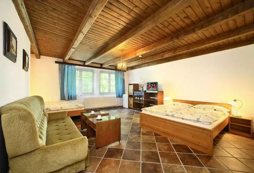 Retkeilymaja Pension Adam
