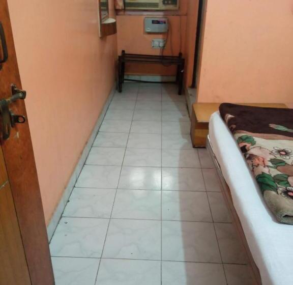 בית מלון כפרי New Lodge By Wb Inn