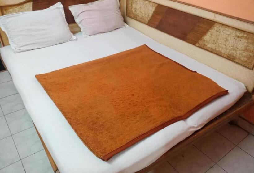 בית מלון כפרי New Lodge By Wb Inn