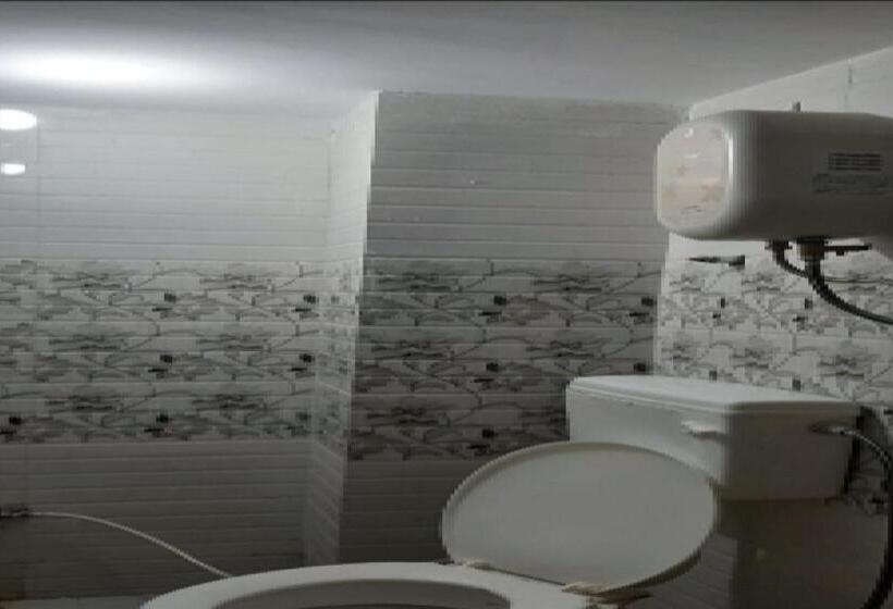 هتل Spot On D C Medi Centre