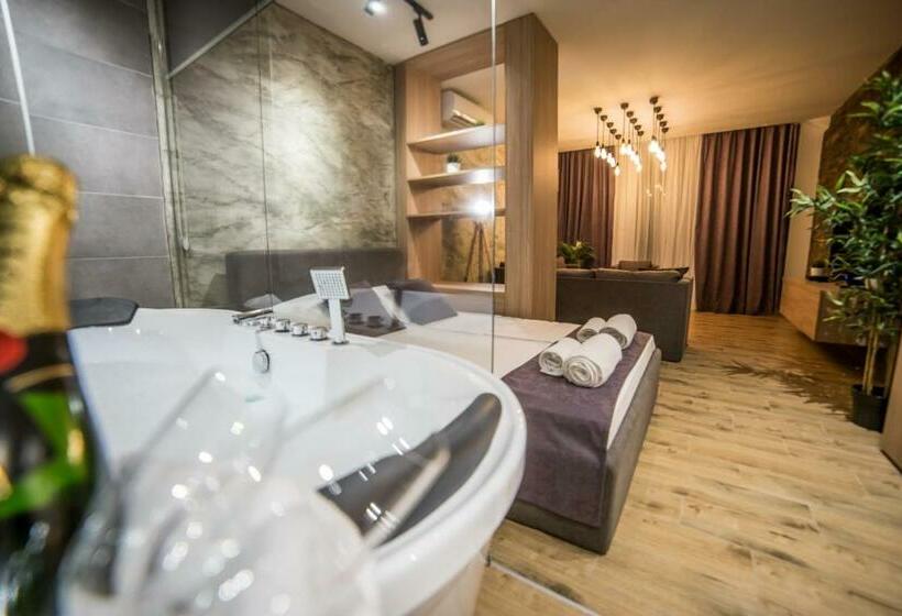 پانسیون Empire Luxury Apartments